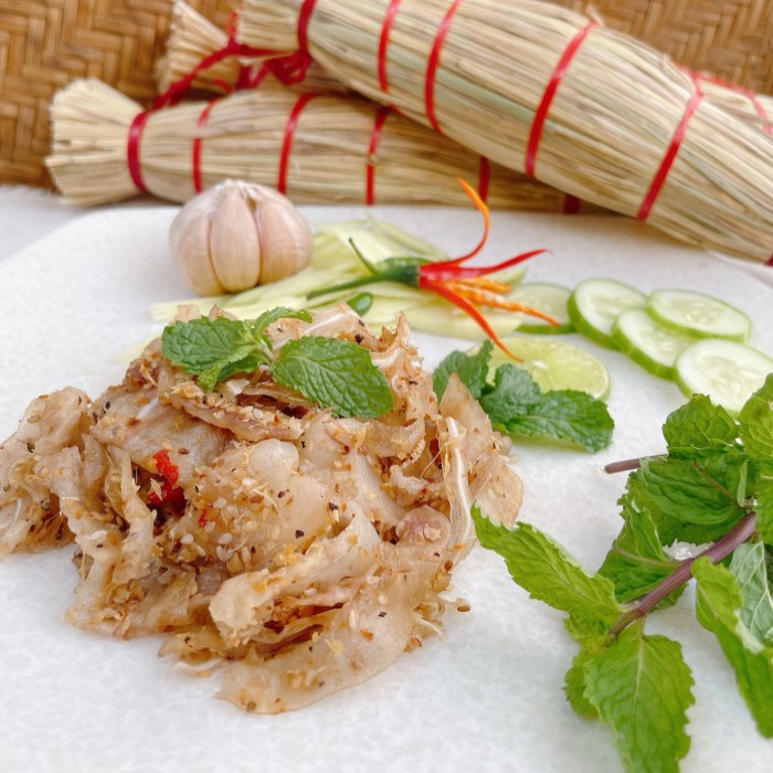 Tré bó rơm đất võ